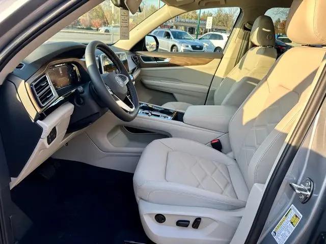 2026 Volkswagen Atlas SE with Technology
