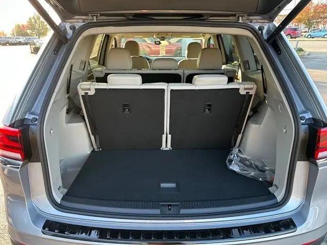2026 Volkswagen Atlas SE with Technology