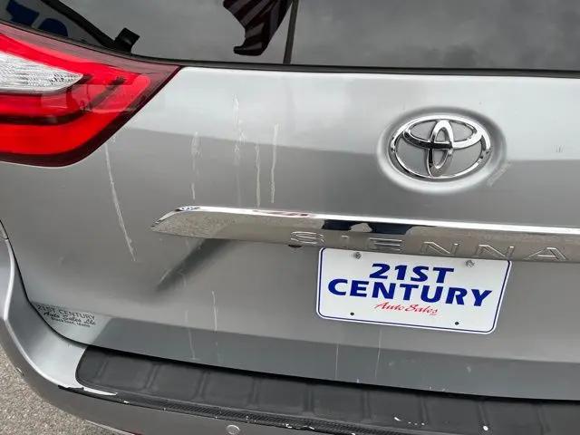 2017 Toyota Sienna Limited 7 Passenger