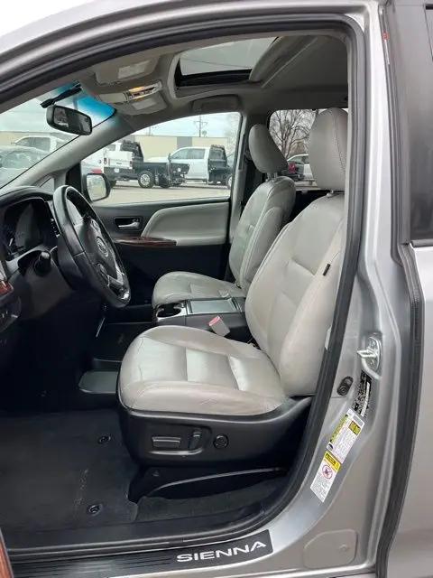 2017 Toyota Sienna Limited 7 Passenger