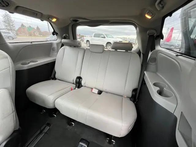 2017 Toyota Sienna Limited 7 Passenger