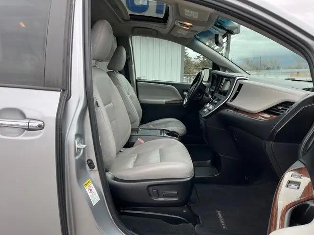 2017 Toyota Sienna Limited 7 Passenger