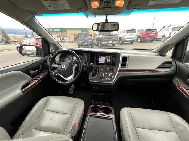 2017 Toyota Sienna Limited 7 Passenger