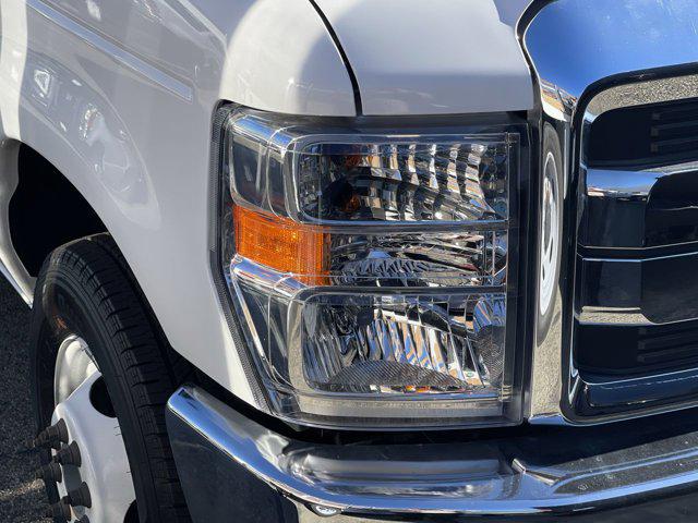 2026 Ford E-350 Cutaway E-350 DRW 158" WB