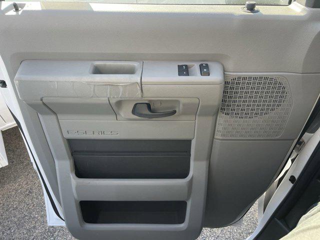 2026 Ford E-350 Cutaway E-350 DRW 158" WB