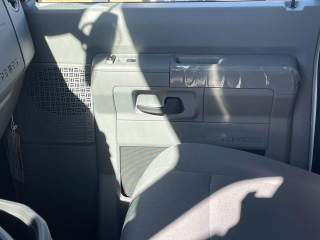 2026 Ford E-350 Cutaway E-350 DRW 158" WB