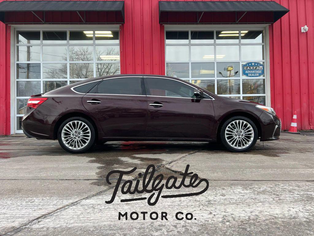 2018 Toyota Avalon Limited's photo
