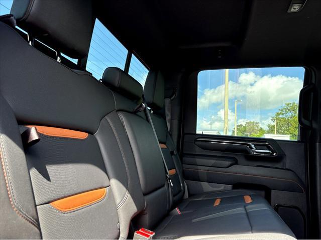 2024 GMC Sierra 2500HD 4WD Crew Cab Standard Bed AT4