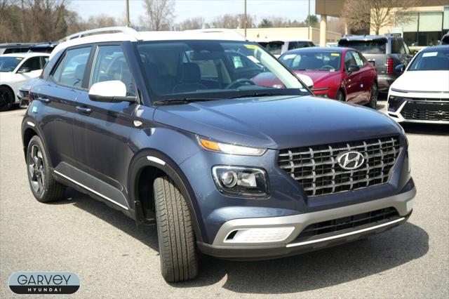 2026 Hyundai Venue SEL w/Two-Tone Roof
