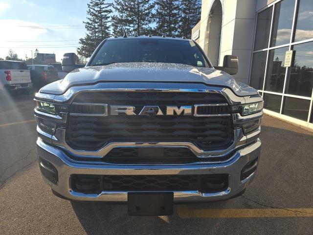 2026 RAM Ram 3500 RAM 3500 TRADESMAN CREW CAB 4X4 8 BOX