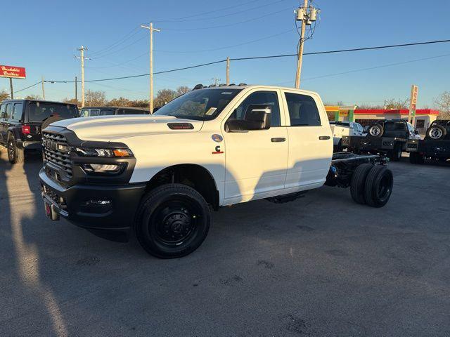 2026 RAM Ram 3500 Chassis Cab RAM 3500 TRADESMAN CREW CAB CHASSIS 4X4 60 CA