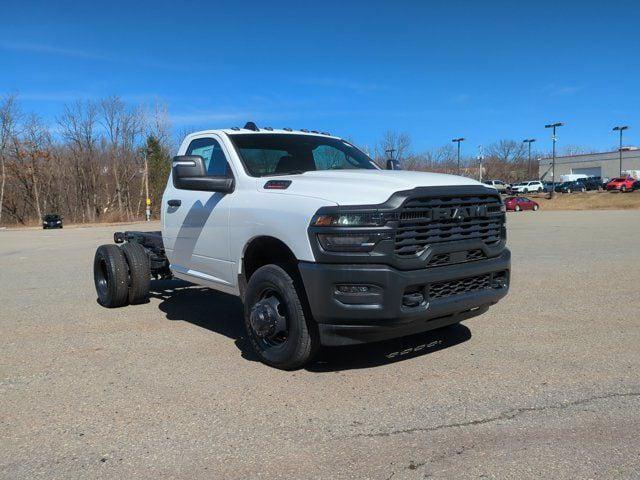 2026 RAM Ram 3500 Chassis Cab RAM 3500 TRADESMAN CHASSIS REGULAR CAB 4X4 60 CA 2026 RAM Ram 3500 Chassis Cab RAM 3500 TRADESMAN CHASSIS REGULAR CAB 4X4 60 CA