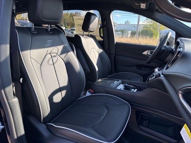 2026 Chrysler Pacifica Limited AWD
