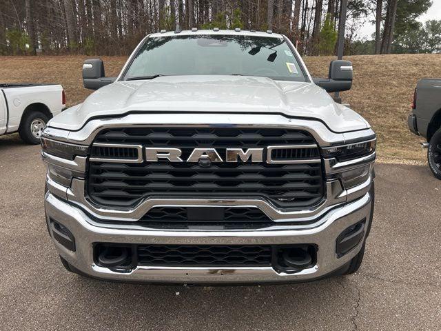 2026 RAM Ram 5500 Chassis Cab RAM 5500 TRADESMAN CHASSIS CREW CAB 4X4 60 CA