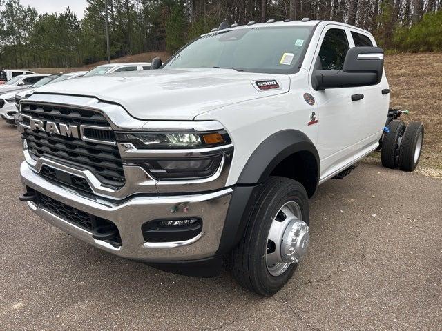 2026 RAM Ram 5500 Chassis Cab RAM 5500 TRADESMAN CHASSIS CREW CAB 4X4 60 CA