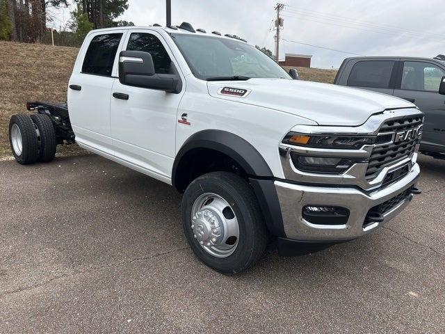 2026 RAM Ram 5500 Chassis Cab RAM 5500 TRADESMAN CHASSIS CREW CAB 4X4 60 CA