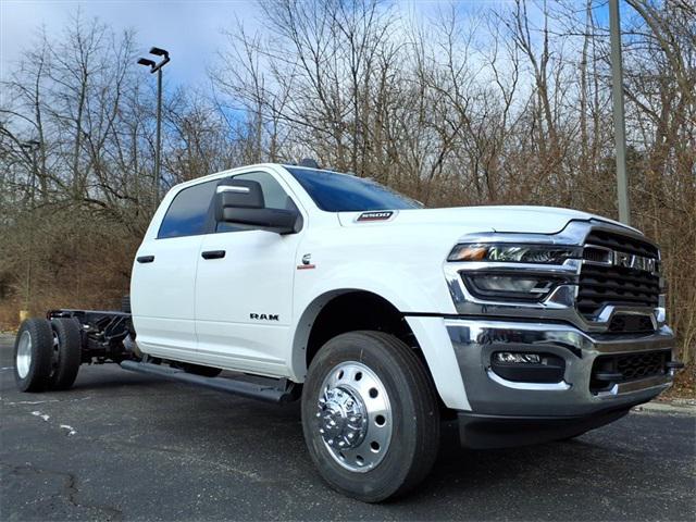 2026 RAM Ram 5500 Chassis Cab RAM 5500 BIG HORN CHASSIS CREW CAB 4X4 84 CA