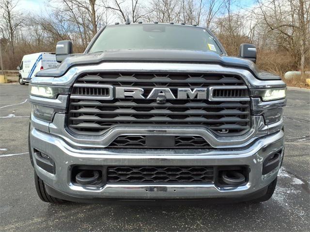 2026 RAM Ram 5500 Chassis Cab RAM 5500 BIG HORN CHASSIS CREW CAB 4X4 84 CA