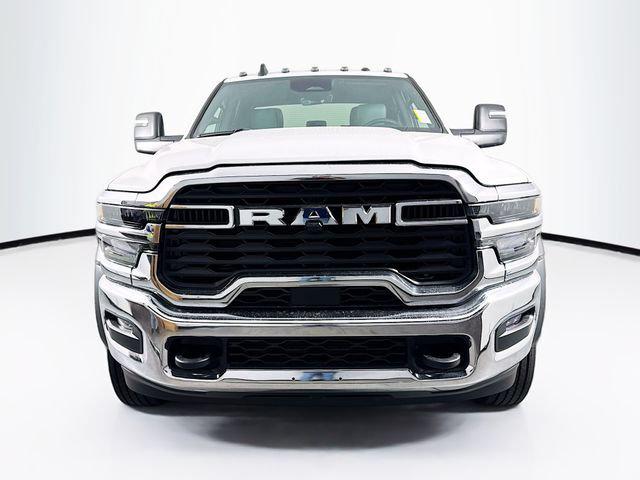 2026 RAM Ram 5500 Chassis Cab RAM 5500 TRADESMAN CHASSIS CREW CAB 4X4 84 CA 2026 RAM Ram 5500 Chassis Cab RAM 5500 TRADESMAN CHASSIS CREW CAB 4X4 84 CA