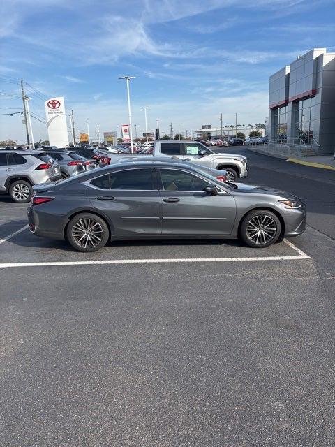 2022 Lexus ES ES 250