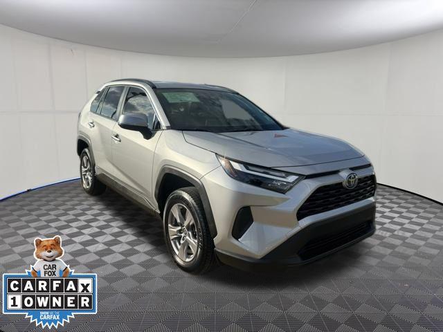 2024 Toyota RAV4 XLE's photo