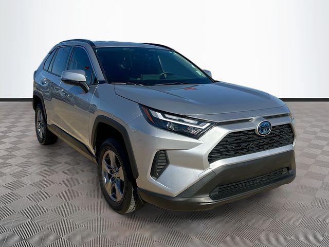 2024 Toyota RAV4 XLE's photo