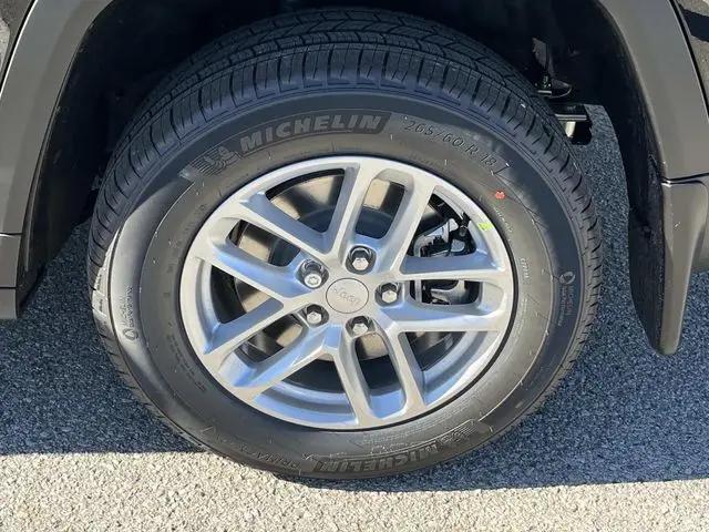 2025 Jeep Grand Cherokee L Laredo X 4x4