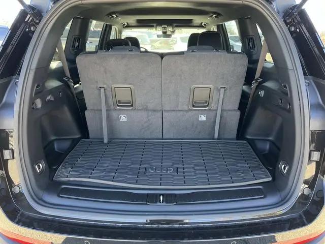 2025 Jeep Grand Cherokee L Laredo X 4x4