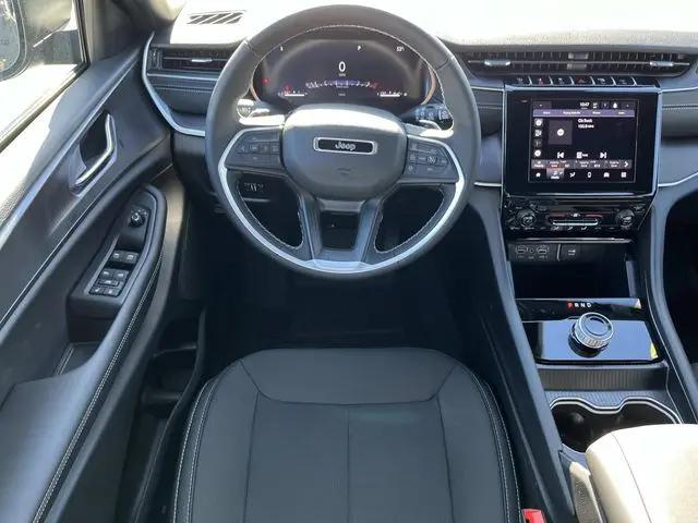 2025 Jeep Grand Cherokee L Laredo X 4x4