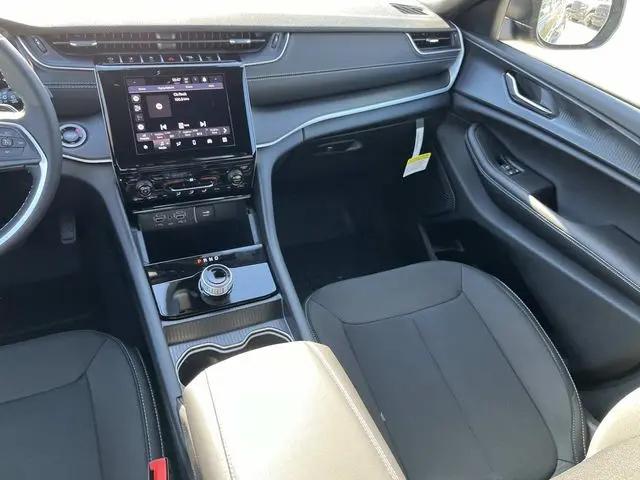 2025 Jeep Grand Cherokee L Laredo X 4x4
