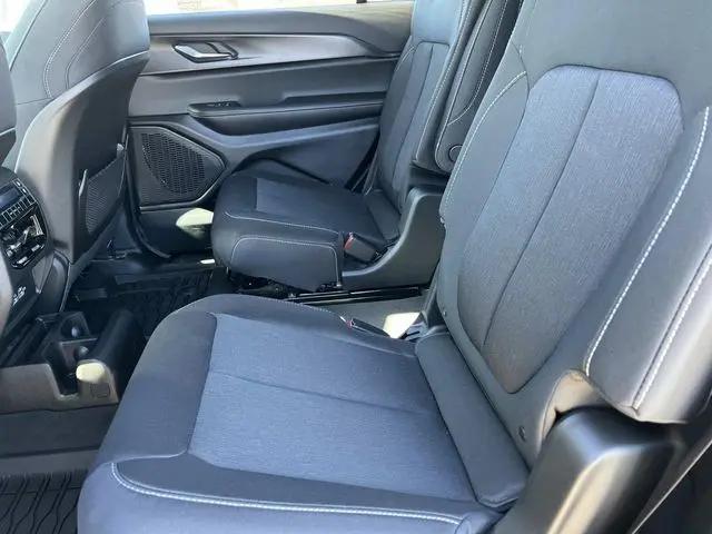 2025 Jeep Grand Cherokee L Laredo X 4x4