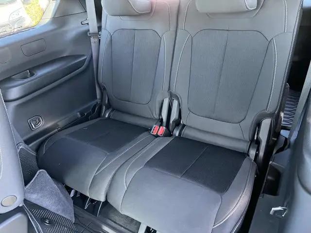 2025 Jeep Grand Cherokee L Laredo X 4x4