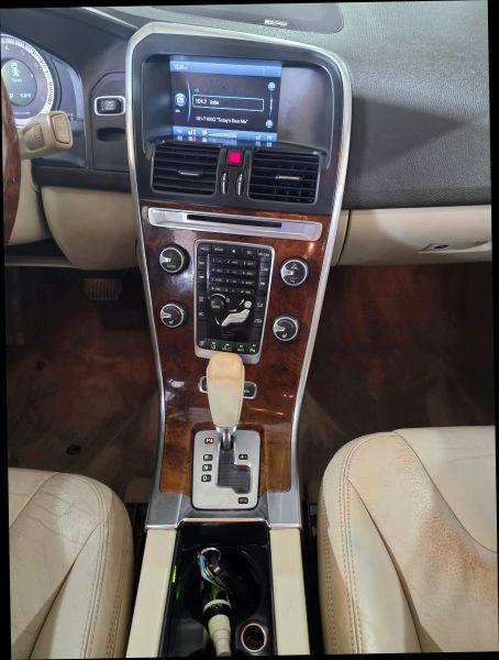 2012 Volvo XC60 T6 R-Design Platinum