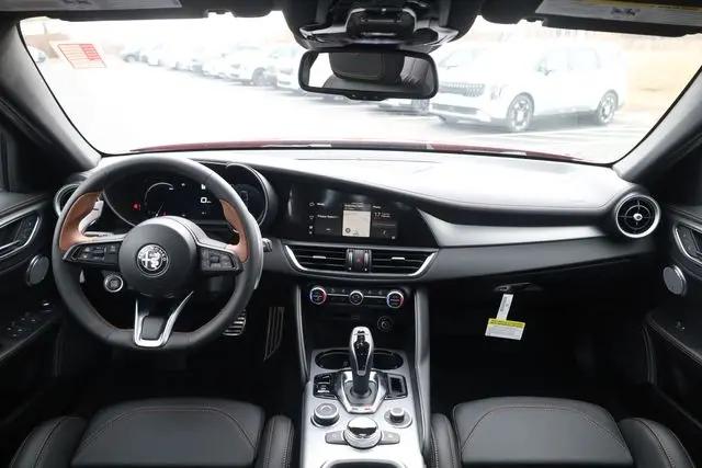 2025 Alfa Romeo Giulia Intensa AWD