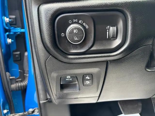 2020 Ram 1500 Big Horn Crew Cab 4x4 5'7" Box