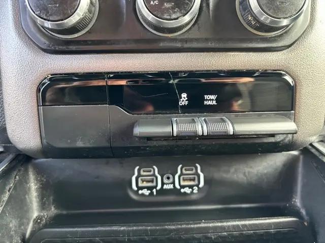 2020 Ram 1500 Big Horn Crew Cab 4x4 5'7" Box
