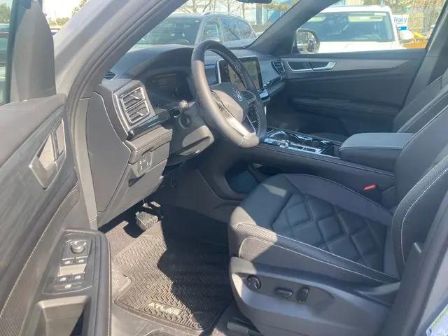 2026 Volkswagen Atlas Cross Sport SE with Technology