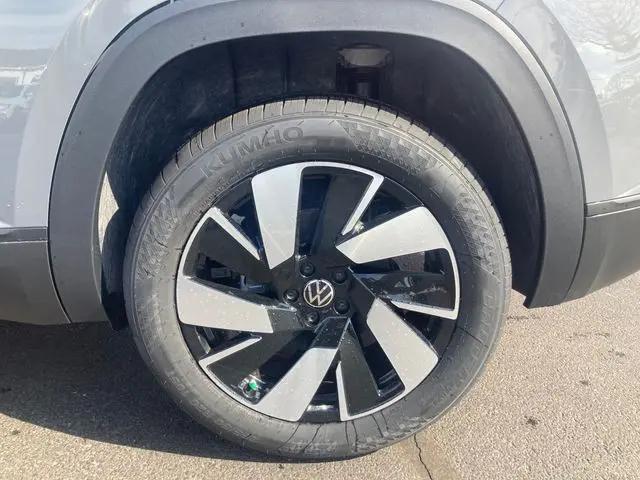 2026 Volkswagen Atlas Cross Sport SE with Technology