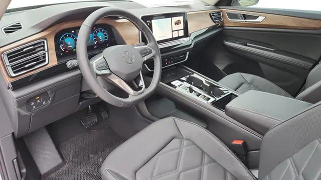 2026 Volkswagen Atlas SE with Technology