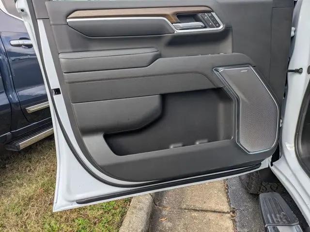 2026 Chevrolet Silverado 2500HD Crew Cab, Standard Bed, High Country, 4WD