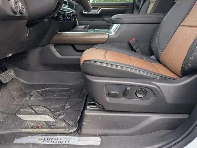2026 Chevrolet Silverado 2500HD Crew Cab, Standard Bed, High Country, 4WD