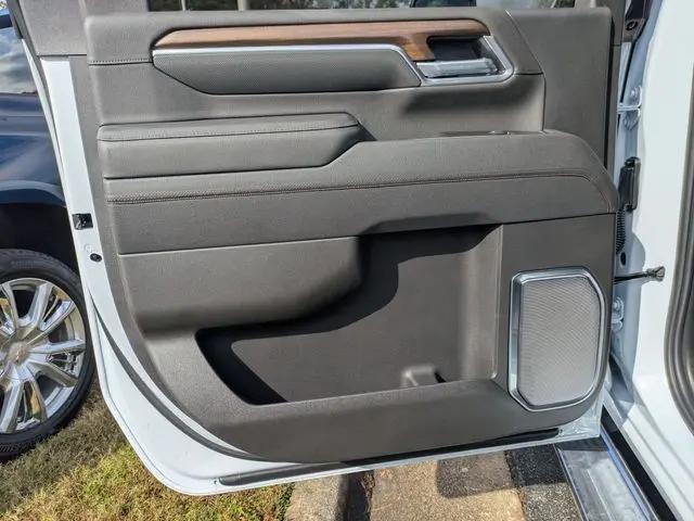 2026 Chevrolet Silverado 2500HD Crew Cab, Standard Bed, High Country, 4WD