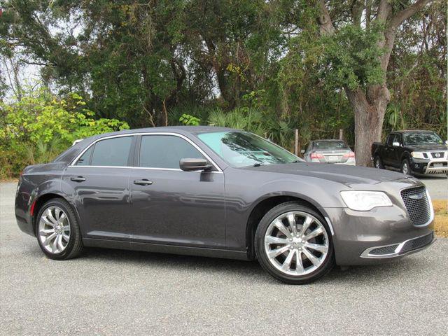 2019 Chrysler 300 Touring