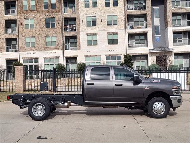 2025 RAM Ram 3500 Chassis Cab RAM 3500 TRADESMAN CREW CAB CHASSIS 4X4 60 CA