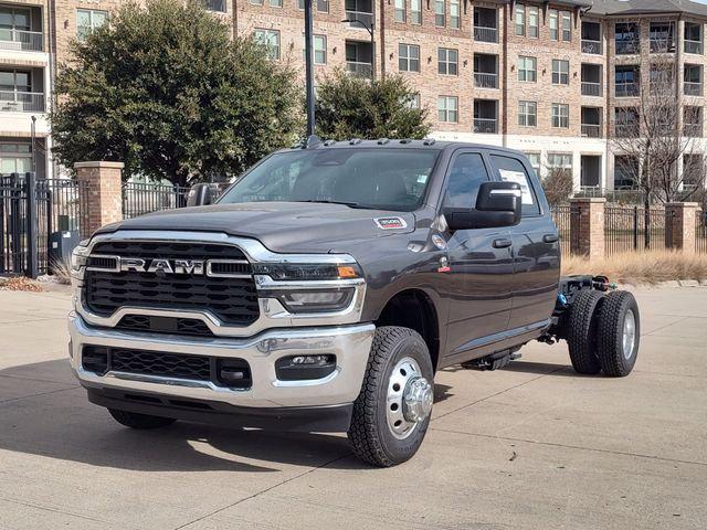2025 RAM Ram 3500 Chassis Cab RAM 3500 TRADESMAN CREW CAB CHASSIS 4X4 60 CA