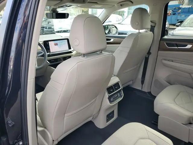 2026 Volkswagen Atlas SE with Technology