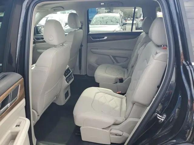 2026 Volkswagen Atlas SE with Technology