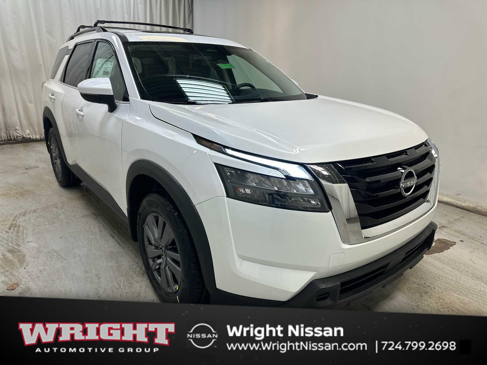 2025 Nissan Pathfinder SV's photo