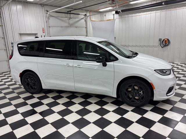 2024 Chrysler Pacifica Hybrid S Appearance Pkg 2024 Chrysler Pacifica Hybrid S Appearance Pkg