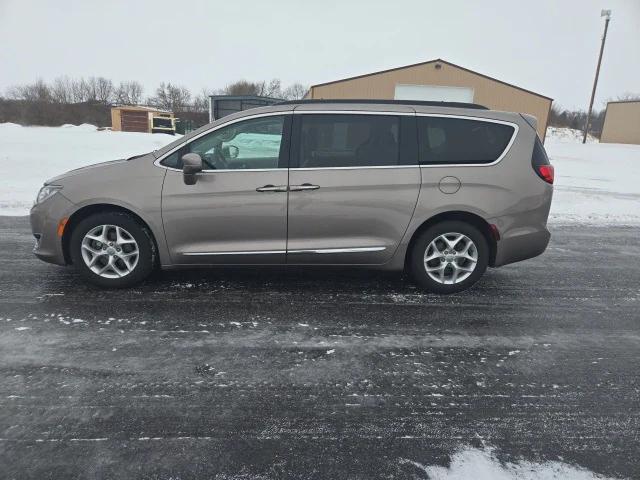 2017 Chrysler Pacifica Touring-L 2017 Chrysler Pacifica Touring-L